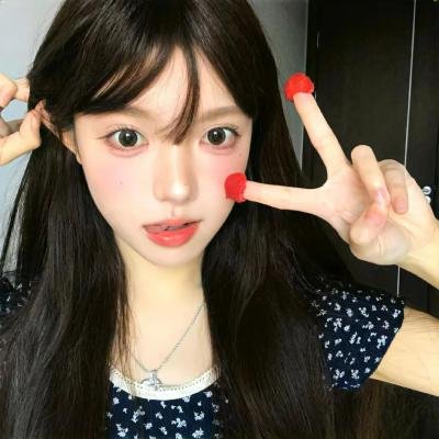 穿条纹衣的男孩